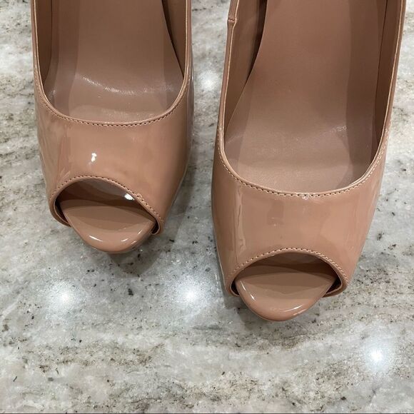 NWOT Marc Fisher Harpy Patent Nude Platforms Pumps Peep Toe Size 9.5